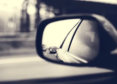 depositphotos_144354551-stock-photo-car-on-road-in-mirror