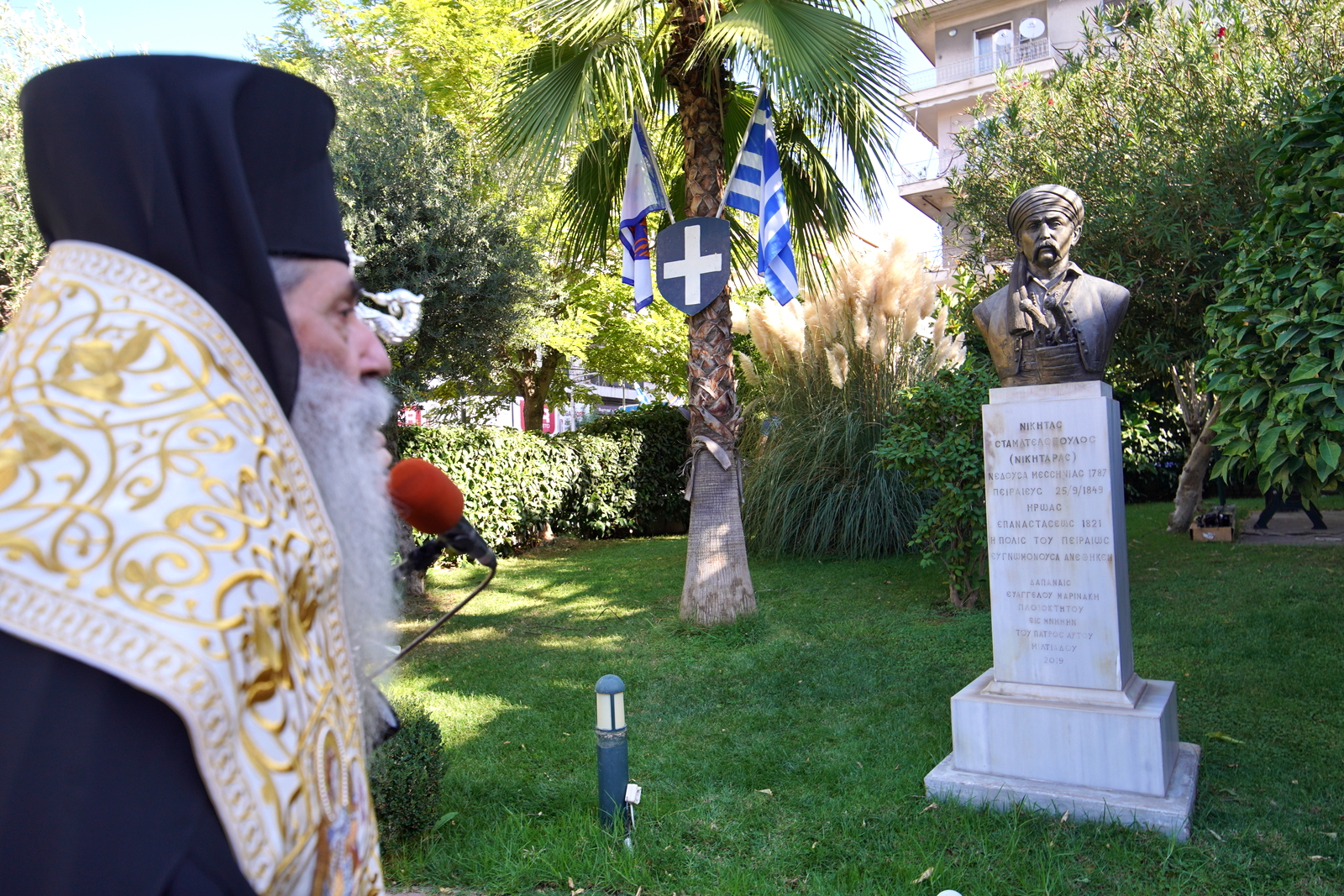 Μητροπολίτης Πειραιώς: Κρατούμε την πίστη, κρατούμε και τιμούμε τους μάρτυρες και ήρωες του Γένους μας.