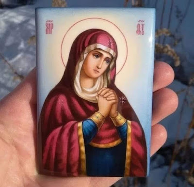 echo-pantote-mia-panagitsa-kato Έχω πάντοτε μιά Παναγίτσα κάτω απ’ το μαξιλάρι μου…