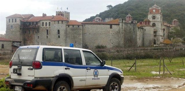 ektΑkto-–-ti-simveni-sto ΕΚΤΑΚΤΟ – Τι συμβαίνει στο Άγιο Όρος: Καταγγέλουν παρέμβαση της Αστυνομίας ως αντίδωρο για Ελπιδοφόρο