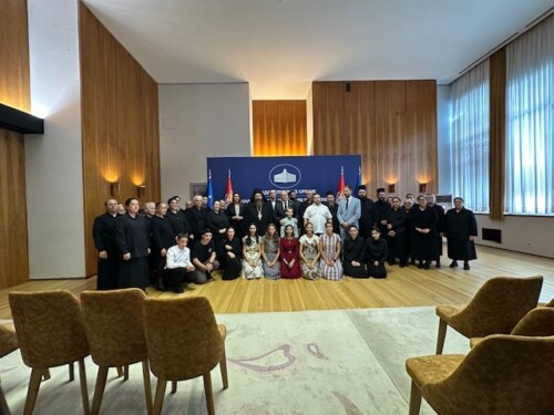 ektenis-anafores-sta-servika-mme Εκτενείς αναφορές στα σερβικά ΜΜΕ για τη συνάντηση της Αδελφότητας “Αγία Λυδία” με τον Πρωθυπουργό της Σερβίας