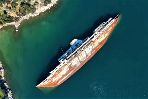 Ένα ναυάγιο μία ανάσα από την Αθήνα (βίντεο)