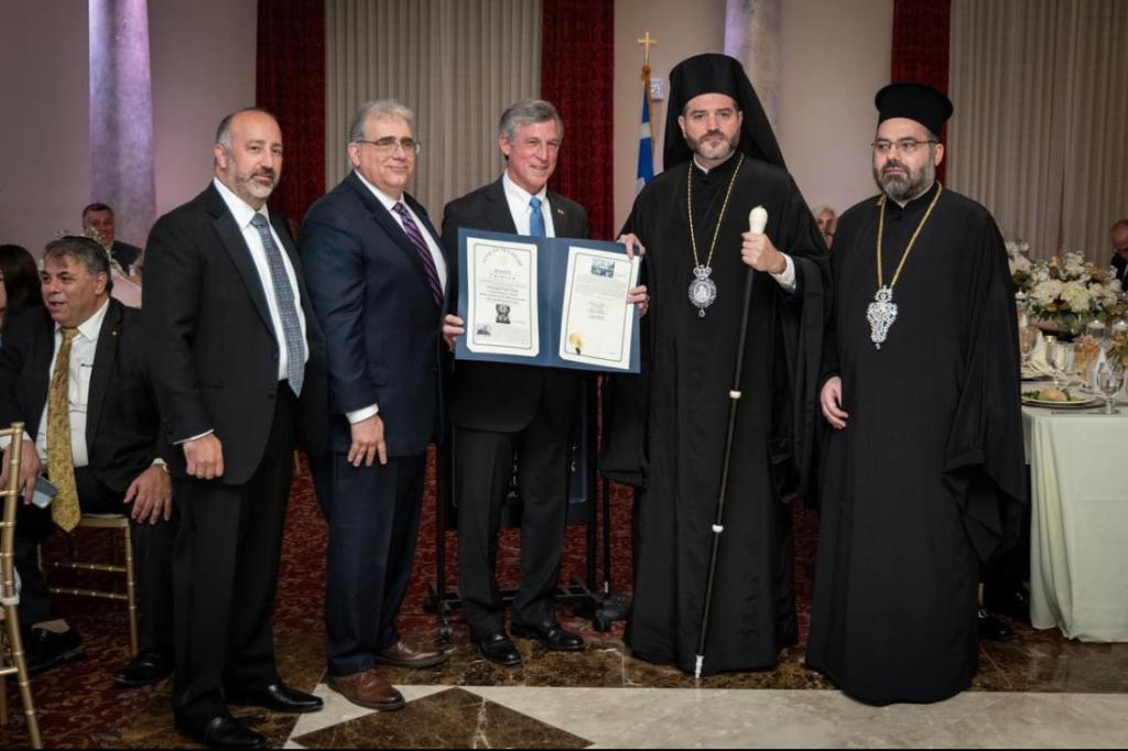 enenikosti-epetios-ke-anipsosi-se Ενενηκοστή επέτειος και ανύψωση σε Καθεδρικό Ναό της Αγίας Τριάδας Ντέλαγουεαρ