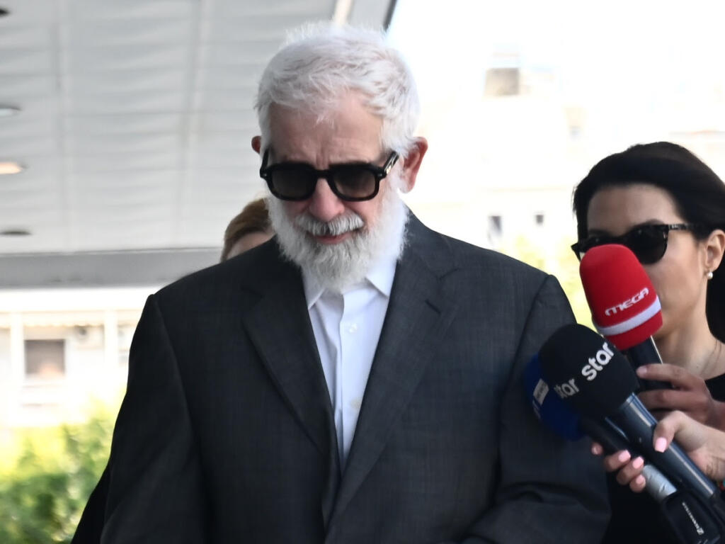 entasi-sti-diki-tou-petrou Ένταση στη δίκη του Πέτρου Φιλιππίδη: ο π. Ευάγγελος Παπανικολάου εισέβαλε στη αίθουσα και αγκάλιασε τον ηθοποιό