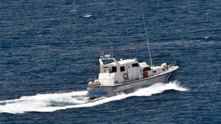epakoumvisi-peripolikou-skafous-tou-limenikou Επακούμβηση περιπολικού σκάφους του λιμενικού με τουρκικό αλιευτικό στη Ζουράφα