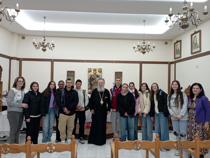 episkepsi-mathiton-likiou-ston-mitropoliti Επίσκεψη μαθητών Λυκείου στον Μητροπολίτη Χαλκίδος