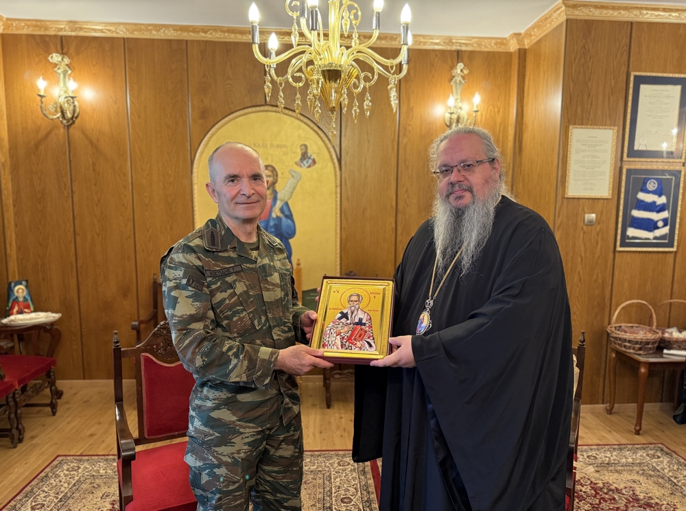 episkepsi-tou-Αrchigou-ges-ston Επίσκεψη του Αρχηγού ΓΕΣ στον Μητροπολίτη Λαρίσης