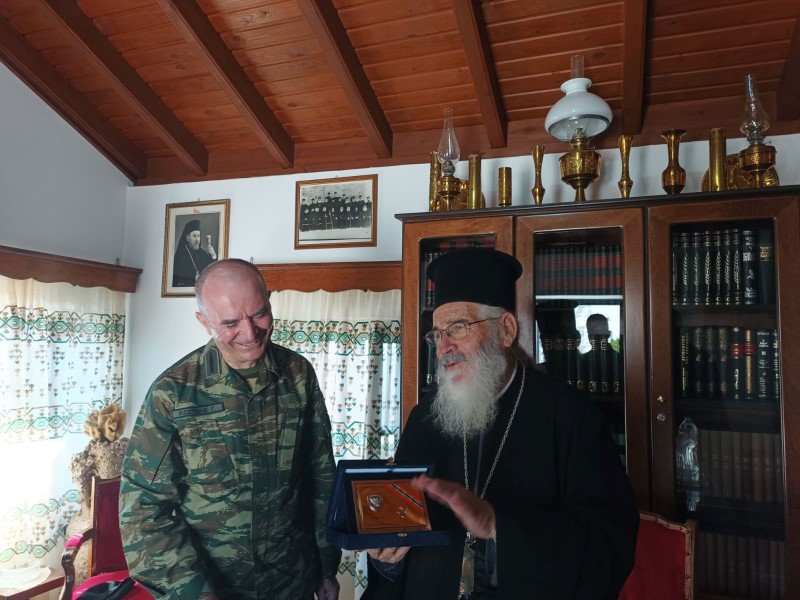 episkepsi-tou-Αrchigou-ges-ston Επίσκεψη του Αρχηγού ΓΕΣ στον Μητροπολίτη Λέρου