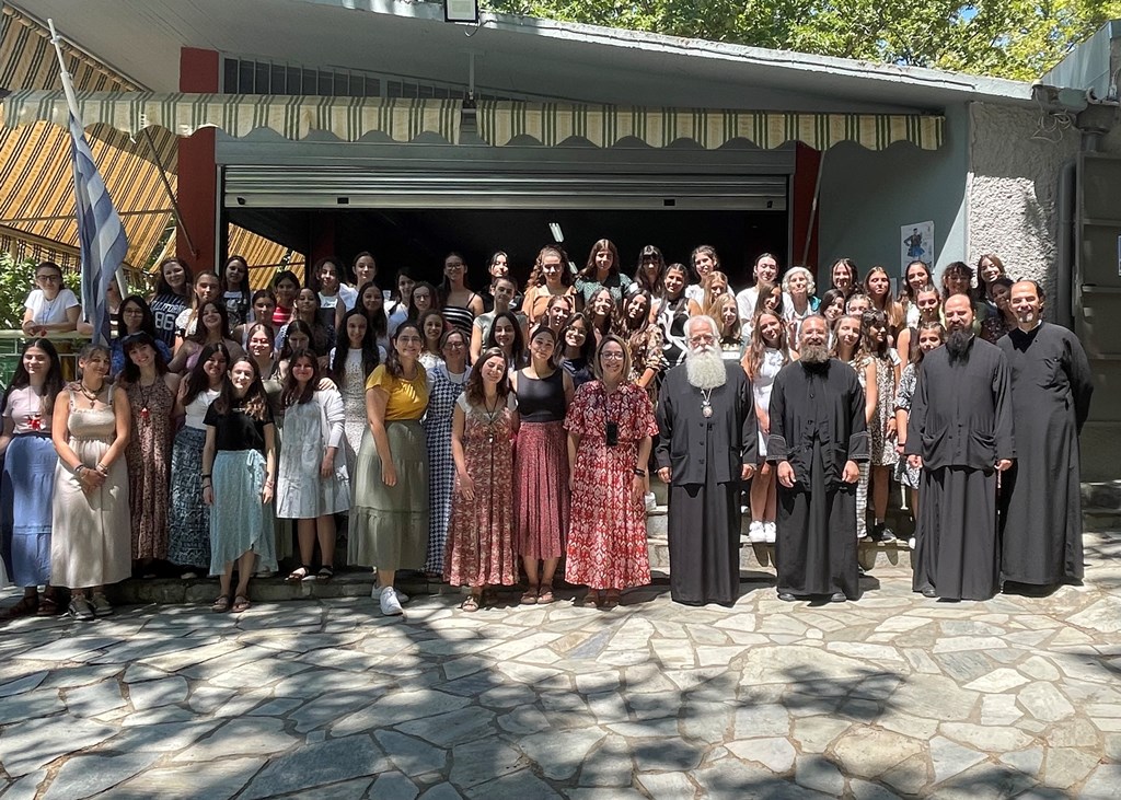 episkepsi-tou-mitropoliti-dimitriados-stis Επίσκεψη του Μητροπολίτη Δημητριάδος στις κατασκηνώτριες του Αγίου Λαυρεντίου