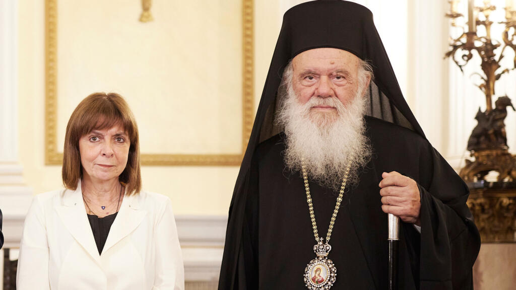 epistratevantin-ekklisia-ke-ton-Αrchiepiskopo