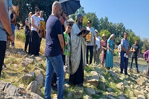 epitelous-–-o-kosmos-anakalipti Επιτέλους – Ο κόσμος ανακαλύπτει ξανά το ευλογημένο «όπλο» της λιτανείας