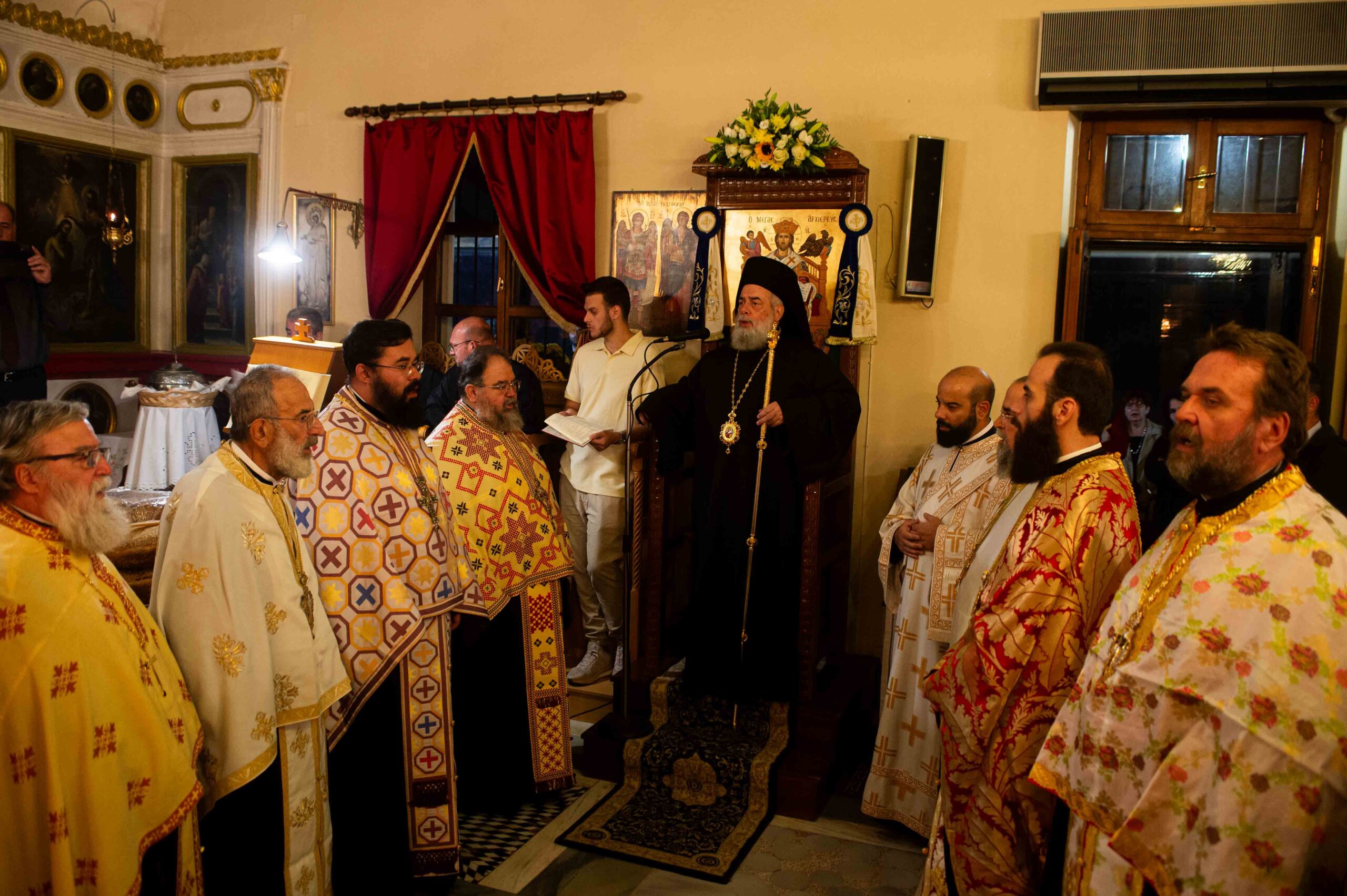 Εσπερινός των Ταξιαρχών στο “Ταξιαρχάκι” της Καλαμάτας από τον Μητροπολίτη Γέροντα Λεοντοπόλεως