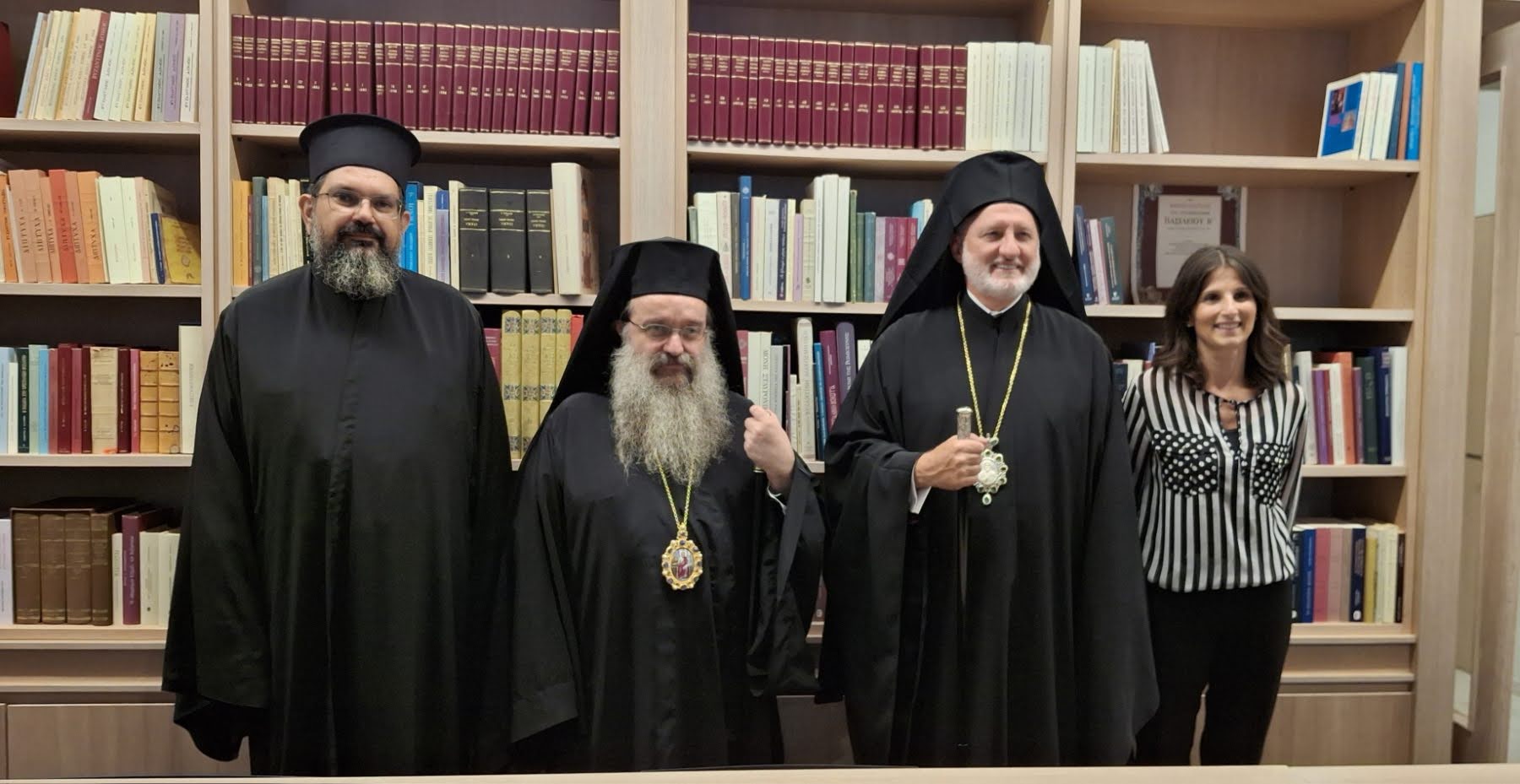 filologikon-ilitarion-stin-vivliothiki-Αg Φιλολογικόν Ειλητάριον  στην Βιβλιοθήκη Αγ. Αγαπητός από τον Αρχιεπίσκοπο Αμερικής