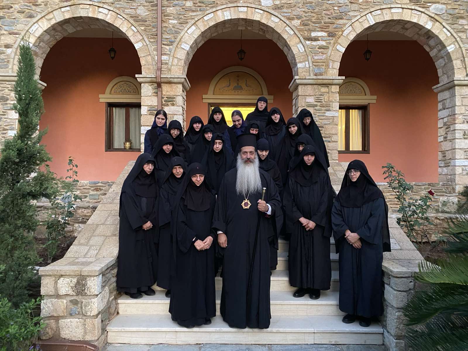 fthiotidos-me-tin-merimna-tou Φθιώτιδος: «Με την μέριμνα του Αρχιεπισκόπου μας ακμάζει η Μονή Ταώ Πεντέλης»