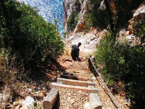 giati-pater-i-palioteri-eftiachnan Γιατί πάτερ, οι παλιότεροι έφτιαχναν αλλά κι εσείς τις «αετοφωλιές», σε τόσο απόκρημνα σημεία;