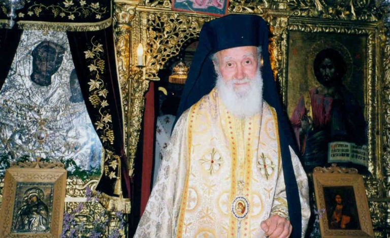 gnorizate-oti-ipirche-despotis-ke Γνωρίζατε ότι υπήρχε δεσπότης και κυκλοφορούσε με φθαρμένα ράσα και όχι με άμφια;