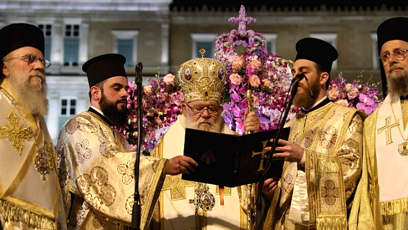 i-Αthina-ipoklithike-ston-epitafio-i