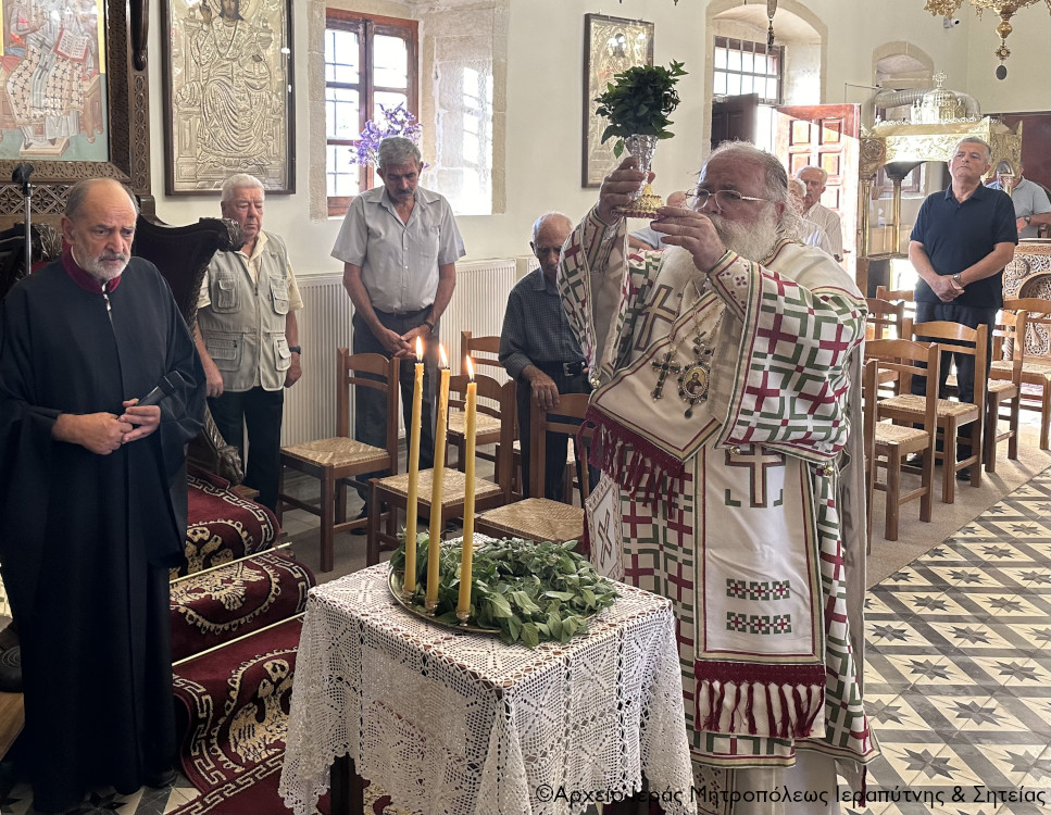 i-eorti-tis-ipsoseos-tou-4 Η εορτή της Υψώσεως του Τιμίου Σταυρού στον Χανδρά Σητείας – Απονομή οφφικίου