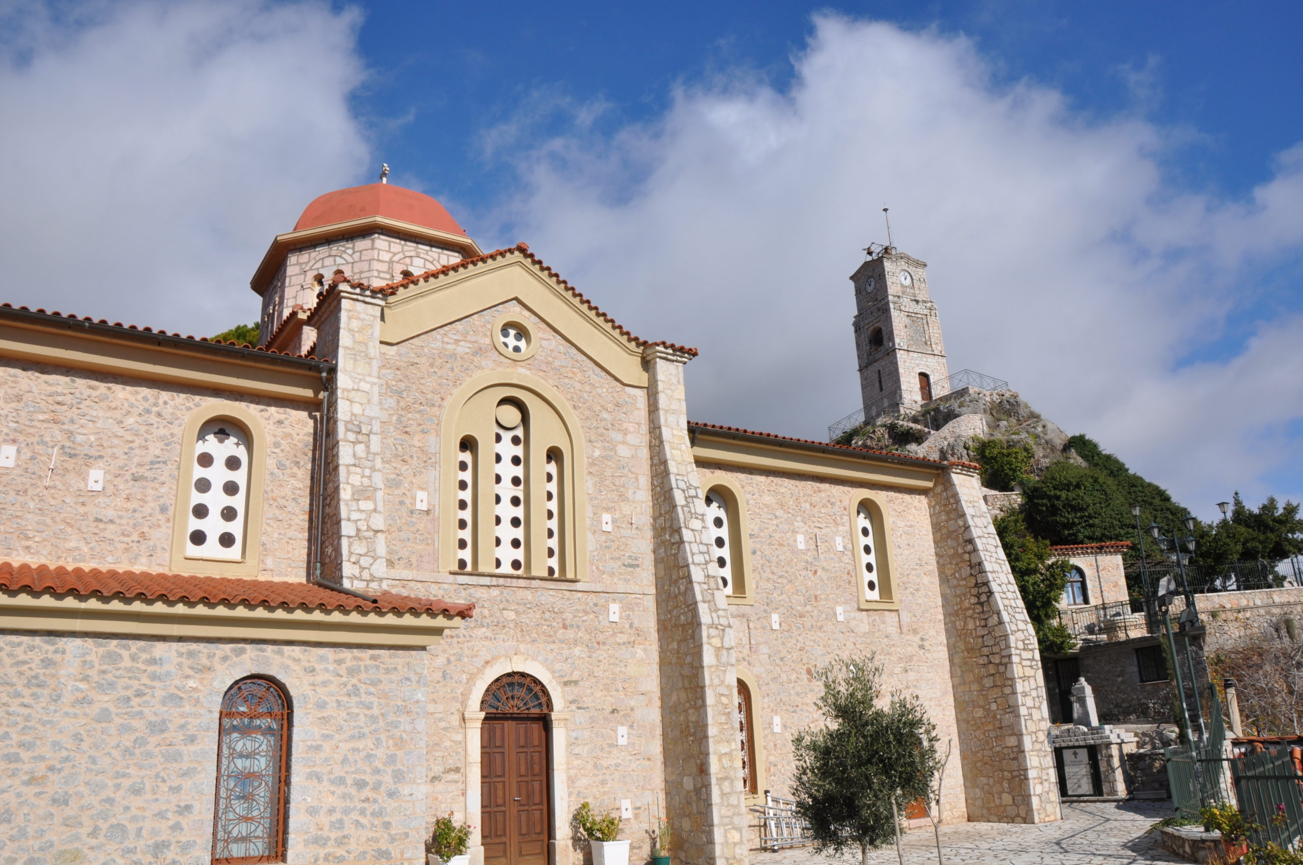 i-iera-mitropoli-thivon-gia Η Ιερά Μητρόπολη Θηβών για τη μετακίνηση του εφημερίου του Ι.Ν. Εισοδίων της Θεοτόκου Αράχωβας