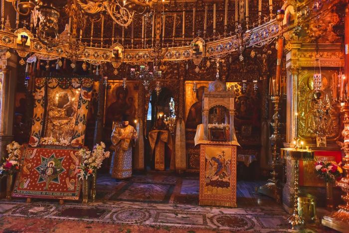 i-orthodoxes-ikones-ine-olozontanes
