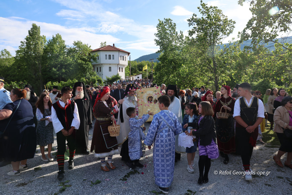 i-panagia-vimatarissa-stin-iera Η Παναγία Βηματάρισσα στην Ιερά Μονή Αγίου Ραφαήλ Γρίβας από την Ι.Μ.Μ. Βατοπαιδίου