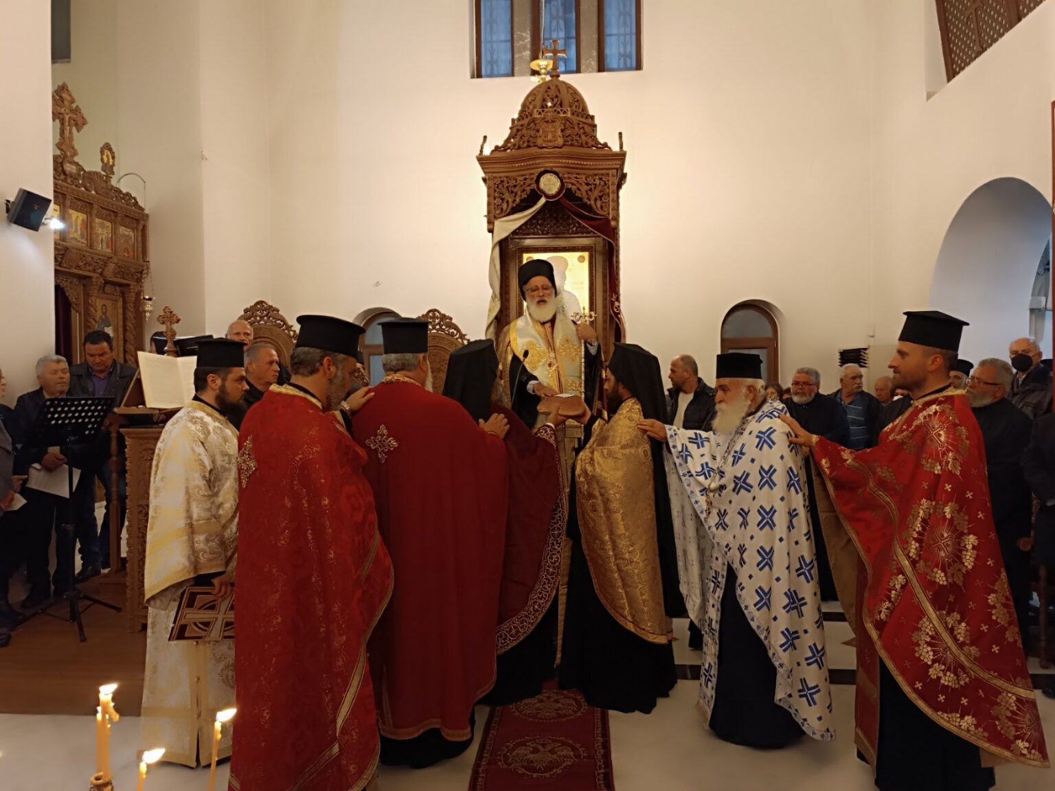 Ο Εσπερινός των Τριών Ιεραρχών στο Αρκαλοχώρι (ΦΩΤΟ)