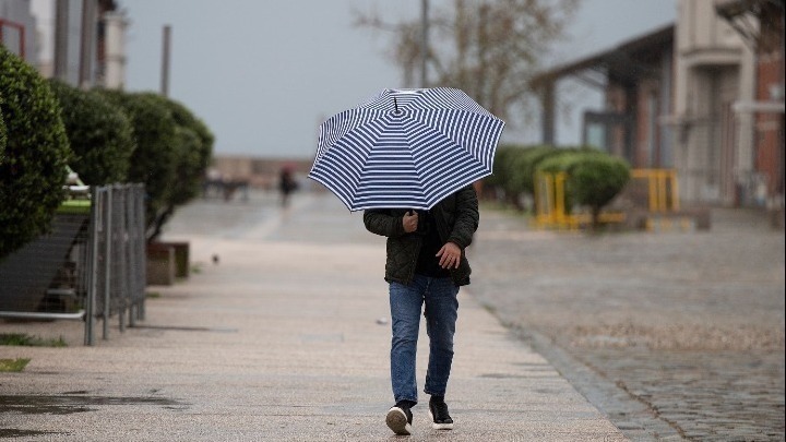 Ισχυρές βροχές και καταιγίδες από αργά το βράδυ στα δυτικά