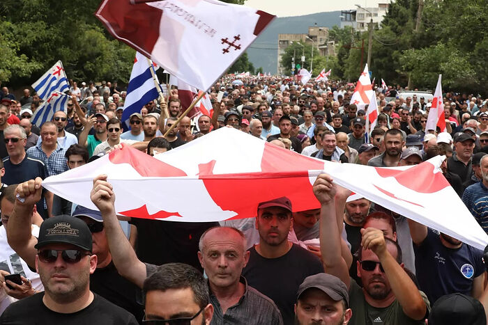Κάτι ετοιμάζουν στη Γεωργία – Σκηνικό εμφυλίου, οι ΗΠΑ στήνουν πραξικόπημα, η ΕΕ κόβει την ενταξιακή πορεία
