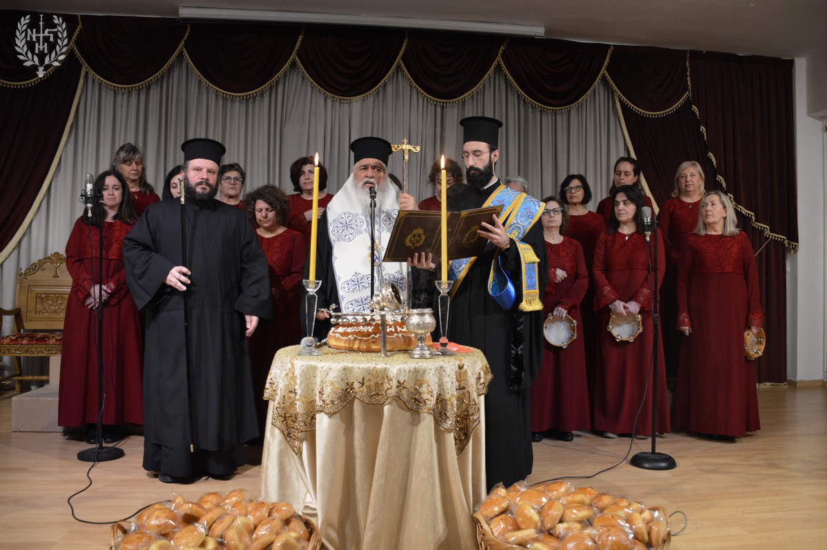 kopi-vasilopitas-apo-to-neapoleos Κοπή βασιλόπιτας από το Νεαπόλεως Βαρνάβα για το Ίδρυμα Νεότητας της Μητροπόλεως