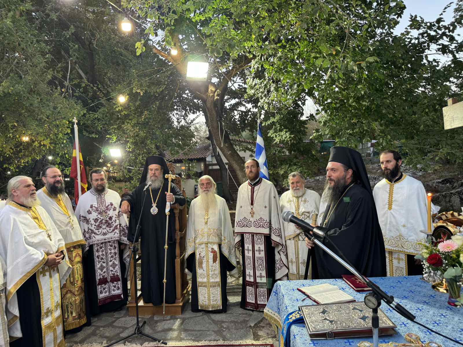 kosmosirroi-stin-panigiri-tis-Αpotomis Κοσμοσυρροή στην Πανήγυρη της Αποτομής της Κεφαλής του Προδρόμου στην ομώνυμη Κοινότητα της Χαλκιδικής