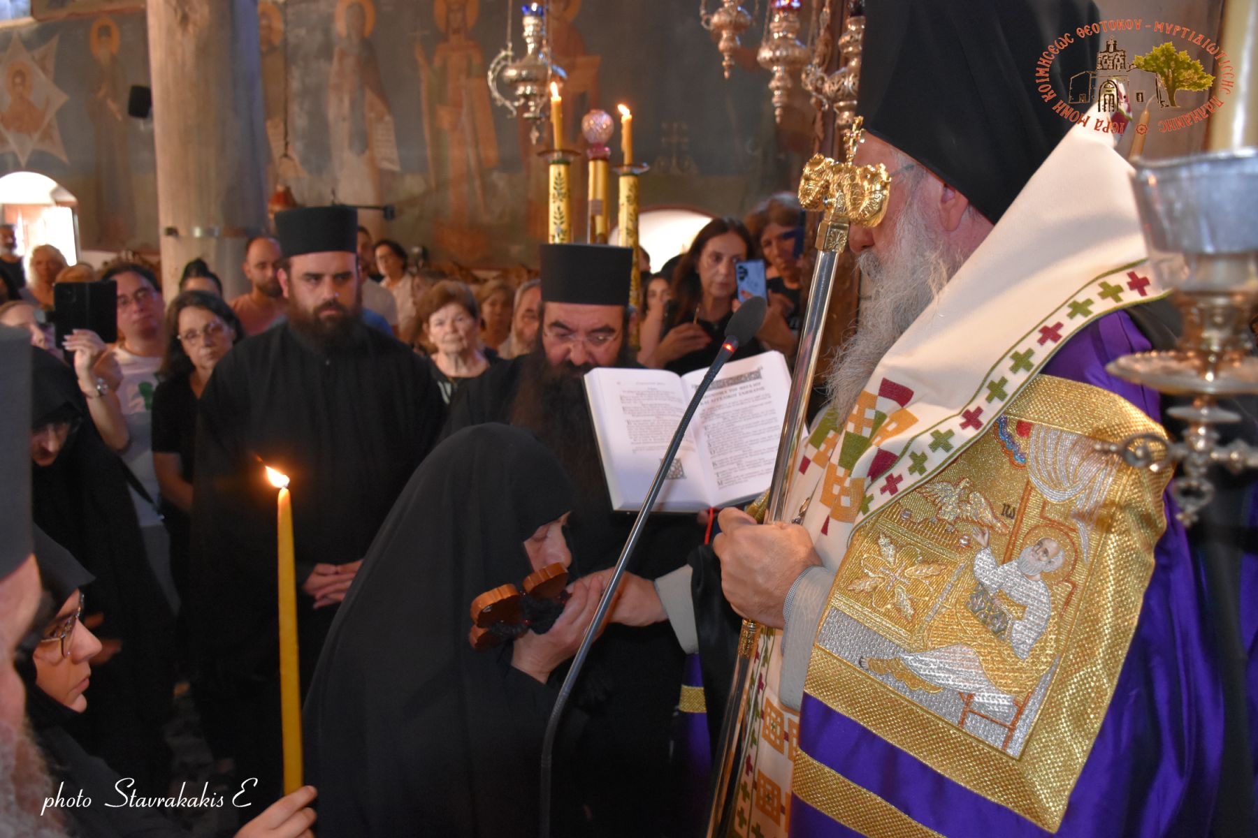 koura-monachis-apo-ton-Αrchiepiskopo