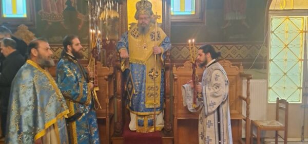 Στον Ιερό Ναό Αγίου Αποστόλου Θωμά Λαρίσης την Κυριακή μετά τα Φώτα