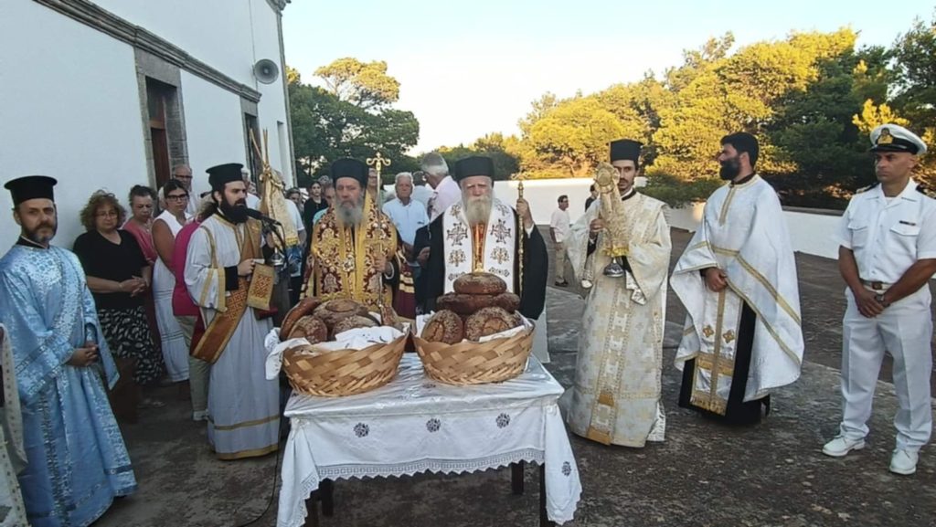 Λαμπρή-η-πανήγυρη-της-Αγίας-Ελέσης-στα-Κύθηρα