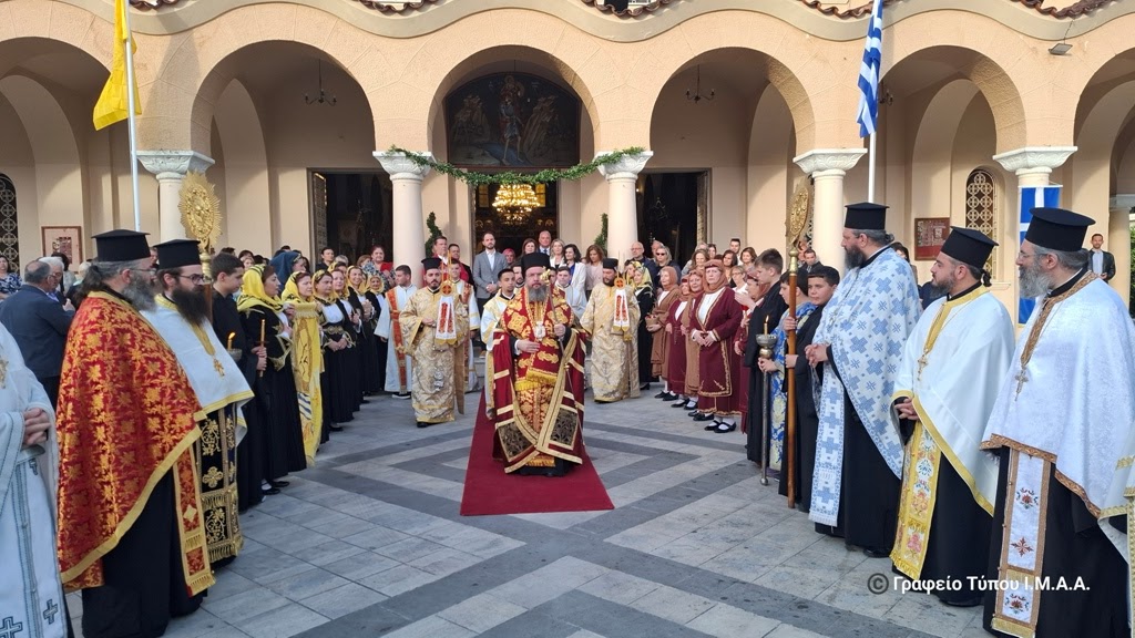 lampri-ipodochi-tis-ikonas-tis