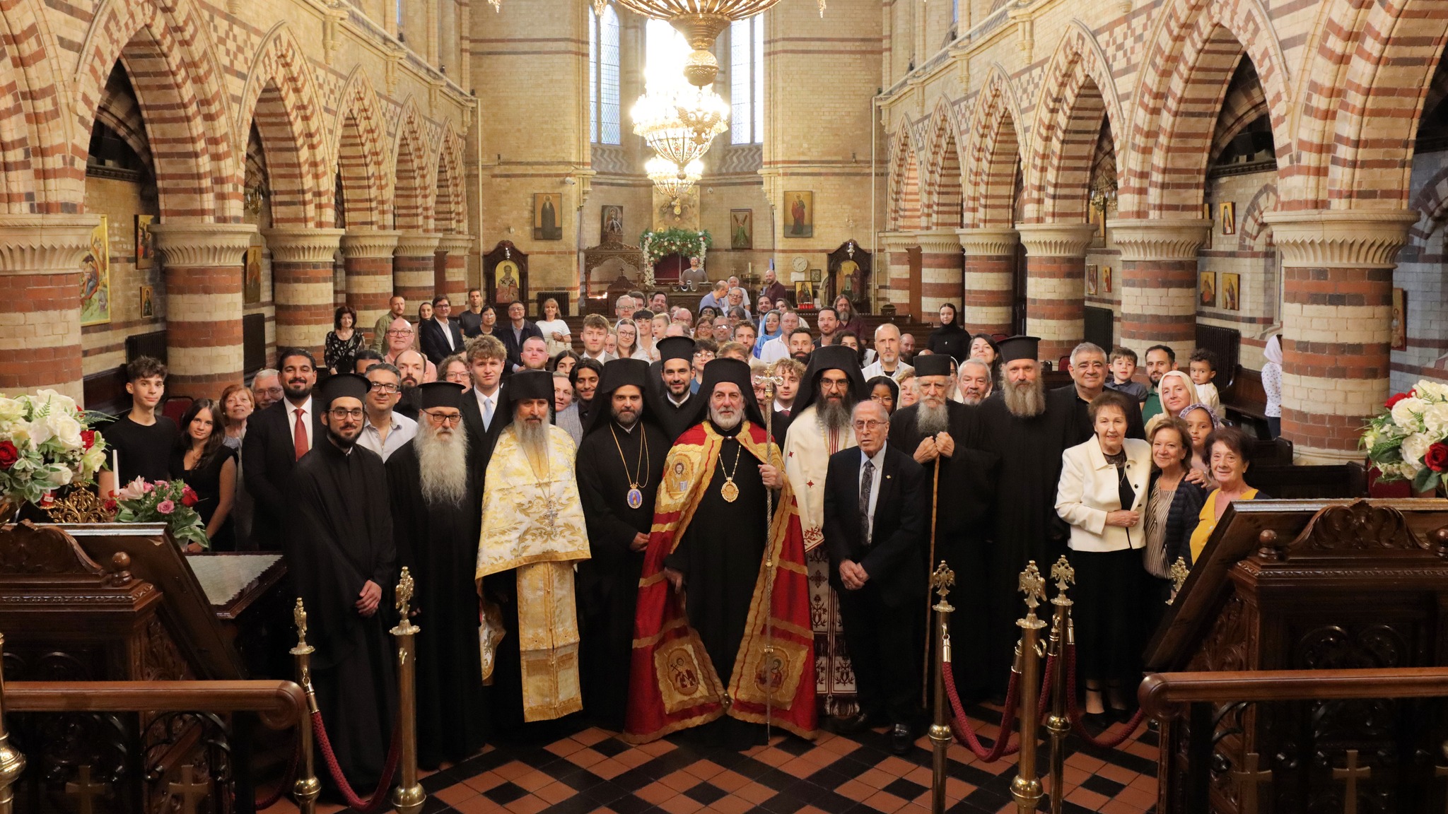 lampri-thia-litourgia-apo-ton Λαμπρή Θεία Λειτουργία από τον Μητροπολίτη Μαρωνείας στον Ναό του Αγίου Κοσμά Κομοτηνής