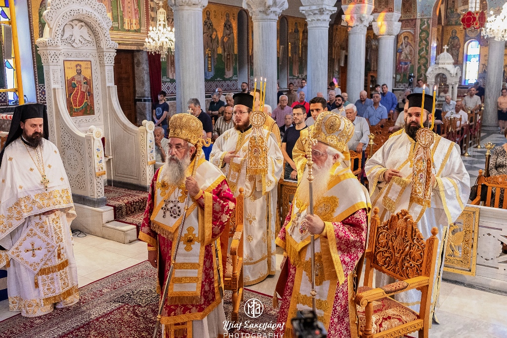 lampro-sillitourgo-Αrchiepiskopou-kritis-ke Λαμπρό συλλείτουργο Αρχιεπισκόπου Κρήτης και Μητροπολίτη Δημητριάδος στον Βόλο (ΦΩΤΟ)