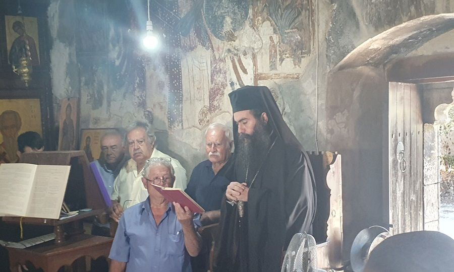 me-adia-tou-Αrchiepiskopou-kiprou Με άδεια του Αρχιεπισκόπου Κύπρου τέλεσε το μνημόσυνο της μητέρας του ο Τυχικός