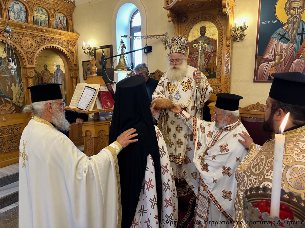 me-Αrchieratiki-thia-litourgia-panigirise