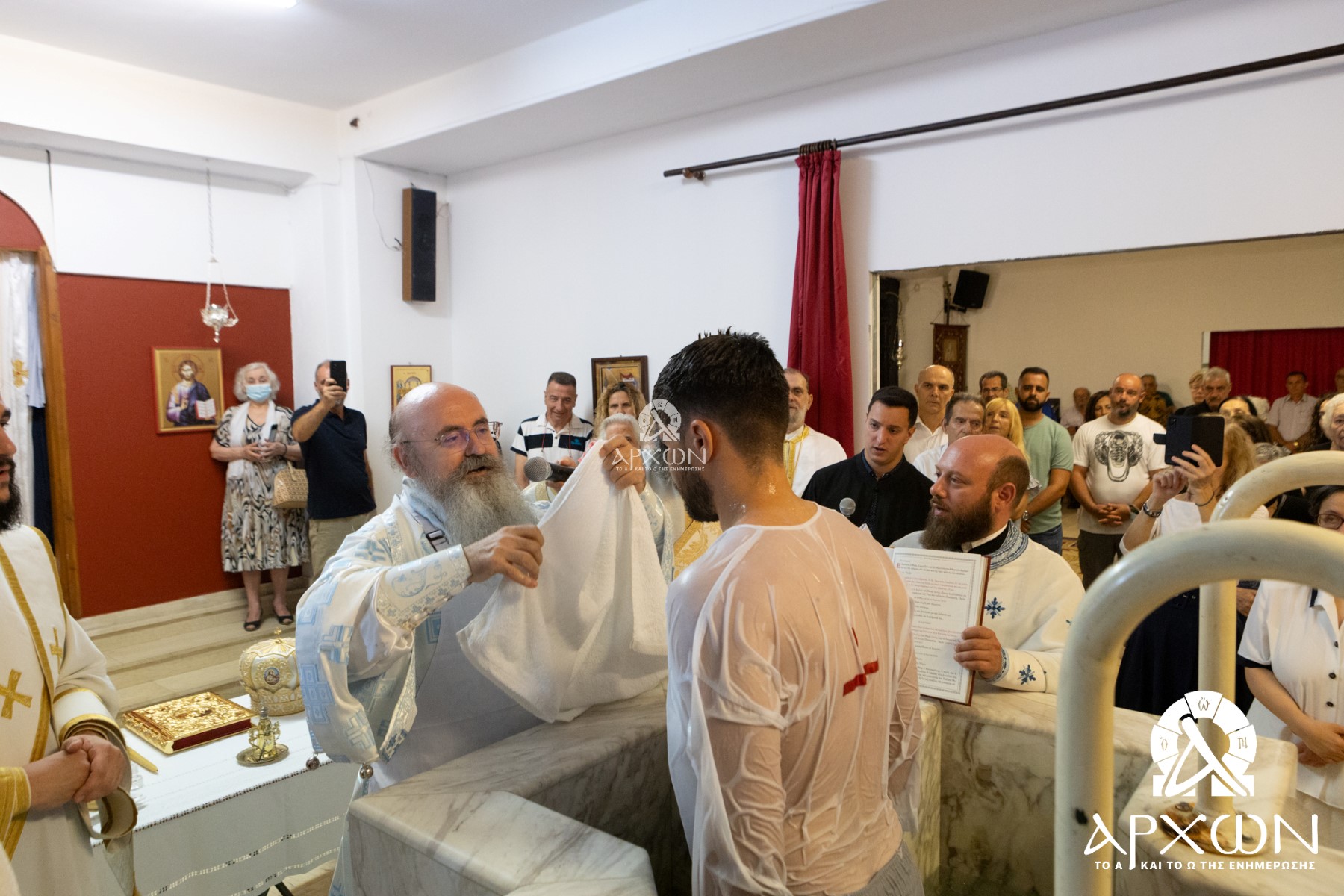 mia-xechoristi-vaptisi-apo-ton-mitropoliti Μια ξεχωριστή βάπτιση από τον Μητροπολίτη Περιστερίου Γρηγόριο