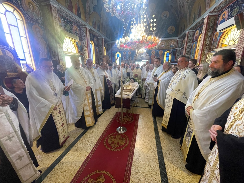 mitropoli-korinthou-i-exodios Μητρόπολη Κορίνθου : Η Εξόδιος Ακολουθία του π. Χρήστου Μακρή