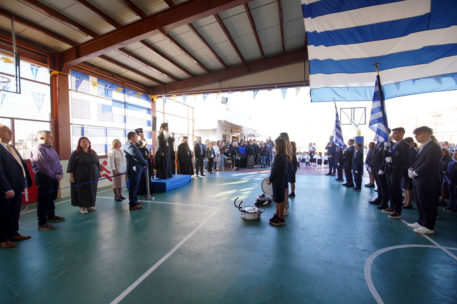 mitropolitis-pireos-apo-tin-parelasi Μητροπολίτης Πειραιώς από την παρέλαση στα Εκπαιδευτήρια της Ι.Μ.Π.: «Καταλαβαίνουμε πόσο σημαντικό είναι ο νέος άνθρωπος να πυργώσει μέσα του Χριστό και Ελλάδα”.