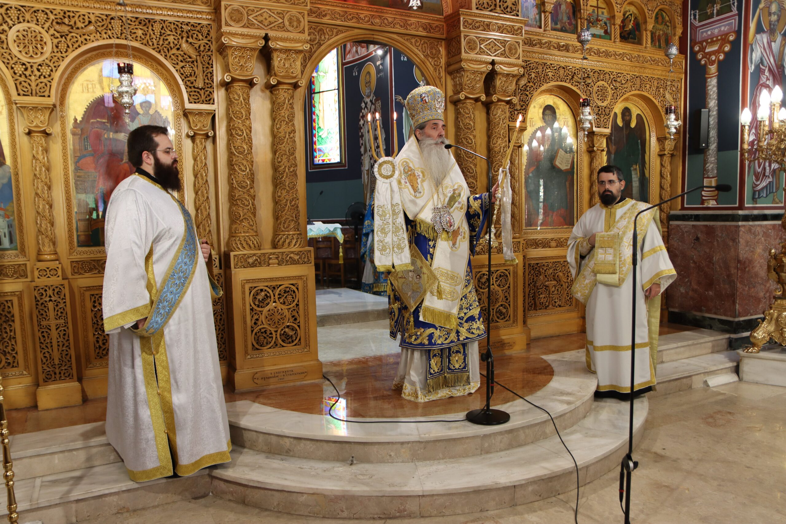 mitropolitis-pireos-zoume-ke-anapneoume-1 Μητροπολίτης Πειραιώς: Ζούμε και αναπνέουμε την ευλογία της Παναγίας μέσα στην Εκκλησία