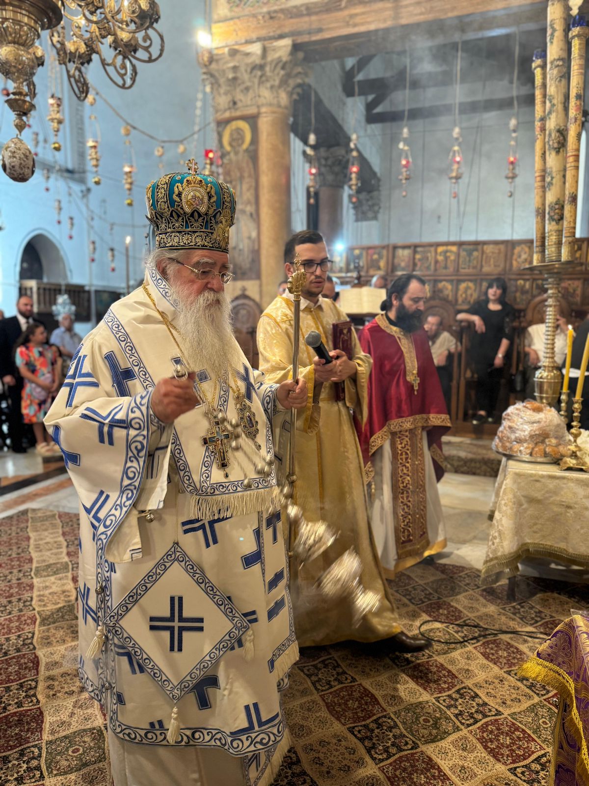 mnimosino-stin-vasiliki-tis-genniseos