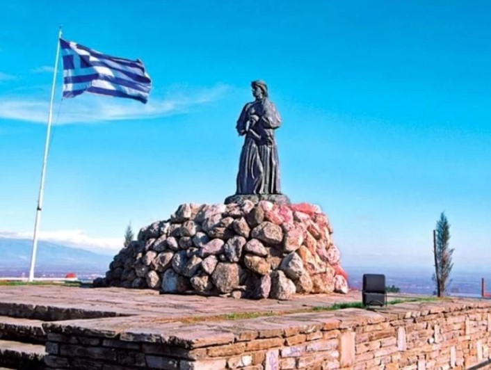Naousa-mnimeio-1821 Το τίμημα της Ελευθερίας μας: Οι σφαγές στην Επανάσταση του 1821 και το Ολοκαύτωμα της Νάουσας