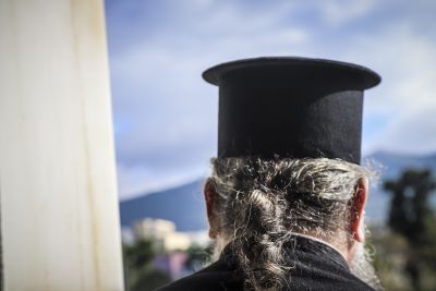 nea-filadelfia-sinelifthi-paleoimerologitis-iereas Νέα Φιλαδέλφεια: Συνελήφθη παλαιοημερολογίτης ιερέας που αυνανιζόταν έξω από σχολείο αλλά έλεγε πως προσευχόταν