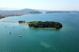 nisaki-koukoumitsa-to-smaragdi-tis Νησάκι Κουκουμίτσα: Το σμαράγδι της Βόνιτσας (βίντεο)