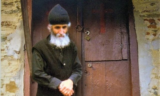 o-Άgios-paisios-gia-tin Ο Άγιος Παΐσιος για την προσευχή στις εικόνες και την ευχή