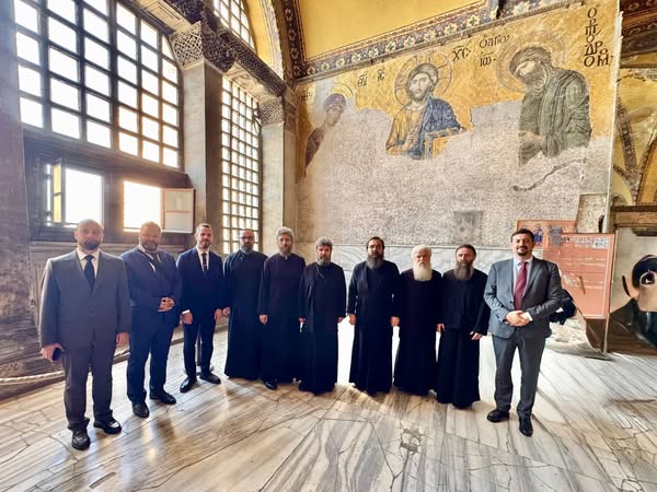 o-Αrchiepiskopos-Αlvanias-stin-Αgia Ο Αρχιεπίσκοπος Αλβανίας στην Αγια Σοφιά και στη Μονή της Χώρας