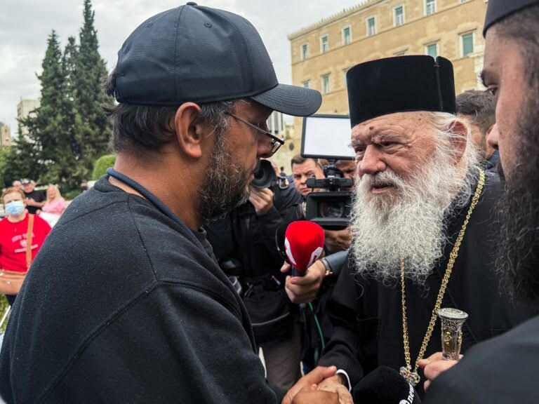 o-Αrchiepiskopos-ieronimos-episkeftike Ο Αρχιεπίσκοπος Ιερώνυμος επισκέφτηκε τον Πάνο Ρούτσι