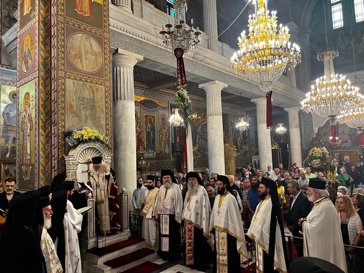 o-Αrchiepiskopos-ston-iero-nao Ο Αρχιεπίσκοπος στον Ιερό Ναό Αγίων Κωνσταντίνου και Ελένης Ομονοίας